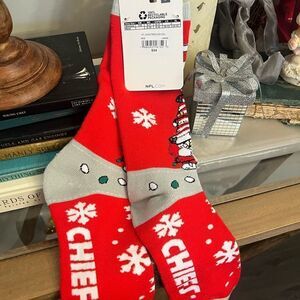 Kansas City Chiefs For Bare Feet Holiday Pattern gnome Crew NFL Socks NWT.
